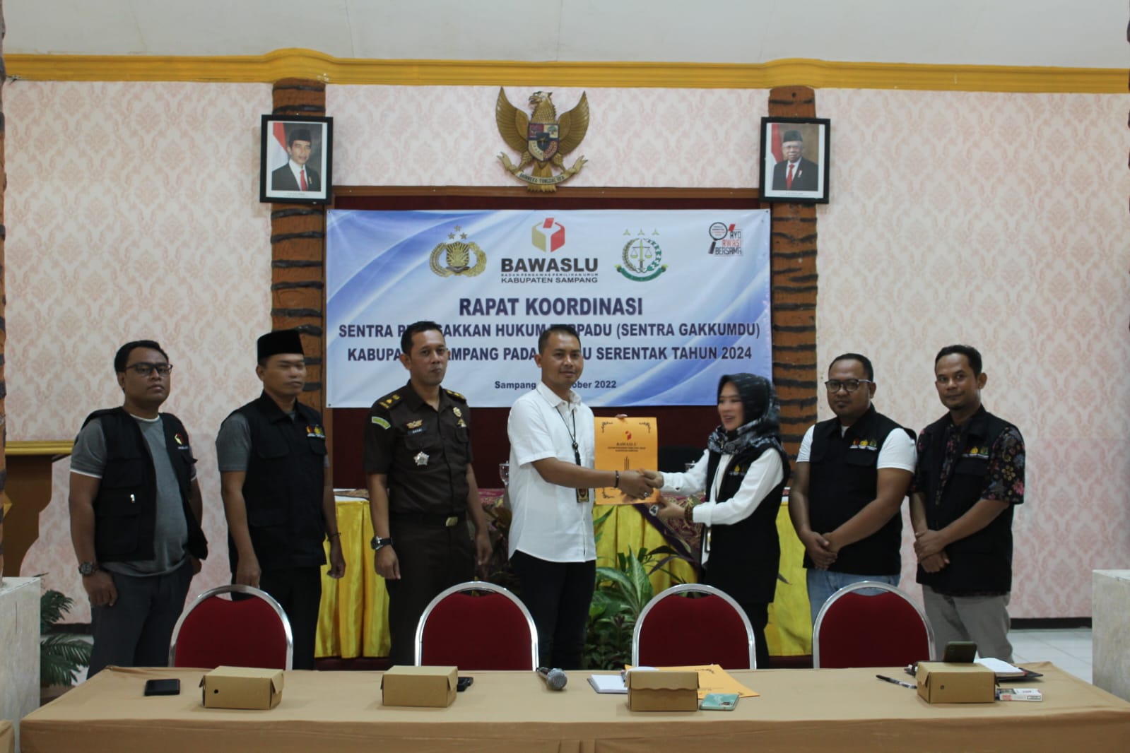 keteranagan foro: penyerahan SK GAKKUMDU 